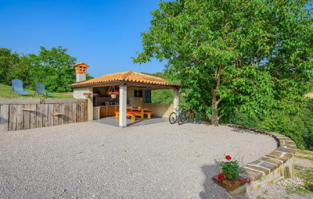 Guesthouse Gospodi Cerovlje Ngoại thất bức ảnh